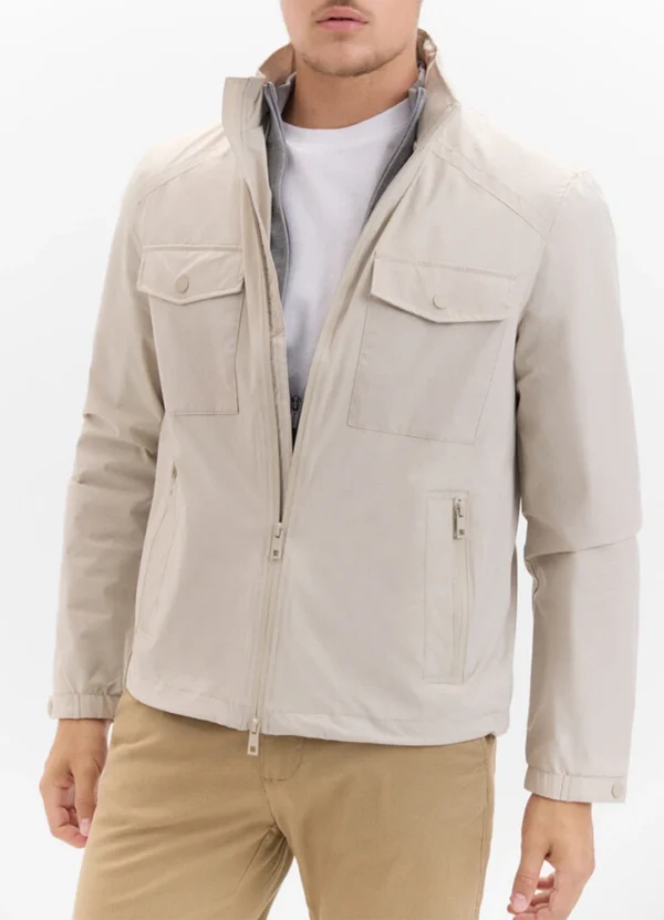 2028551 Short technical jkt with hood, 2 flapped chest pkts, 2 zipped side pkts & zip closure | Eshop GS | Jordan