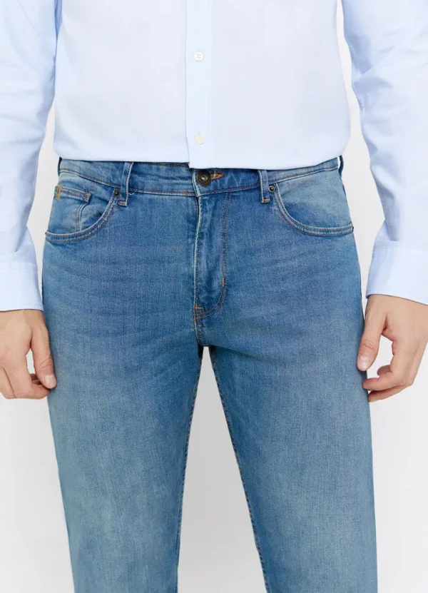 7217160 Regular fit jeans in medium blue wash with front wrinkles | Eshop GS | Jordan
