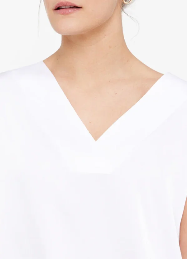 9137791 SS v-neck plain satin blouse with asymmetric hem | Eshop GS | Jordan