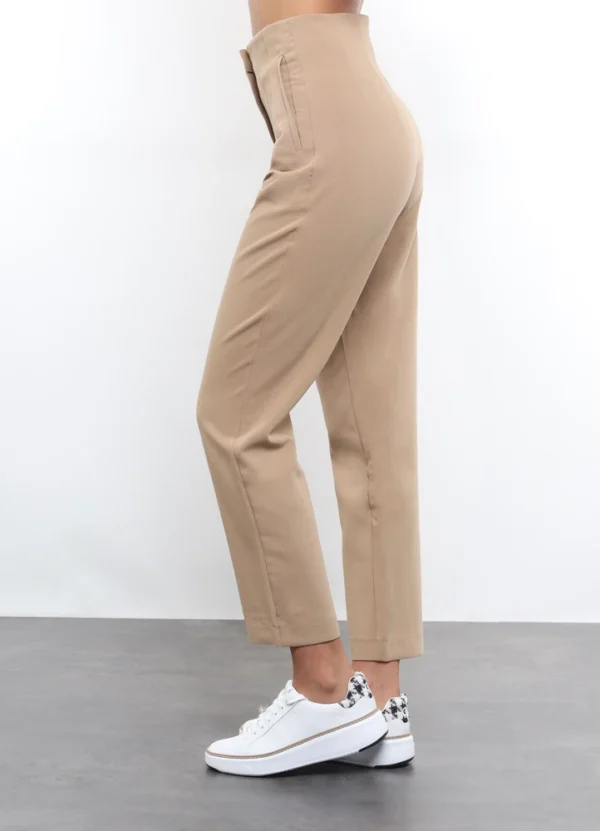 AWMWW24DRF9P90416 3 23145 High-waist trousers with seam detail on the front and back. Front welt pockets. Front zip fly,