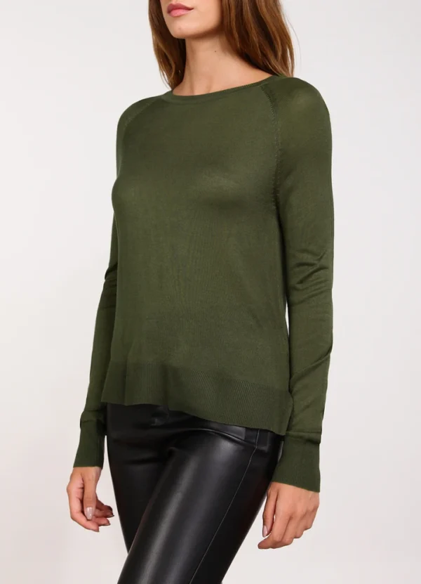 AWMWW24KNCNVI0515 1 24230 Round neck long sleeves loose sweater featuring side vents at the hem and ribbed trims.