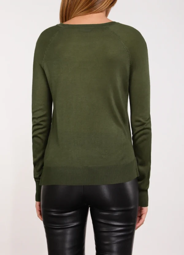 AWMWW24KNCNVI0515 2 24230 Round neck long sleeves loose sweater featuring side vents at the hem and ribbed trims.