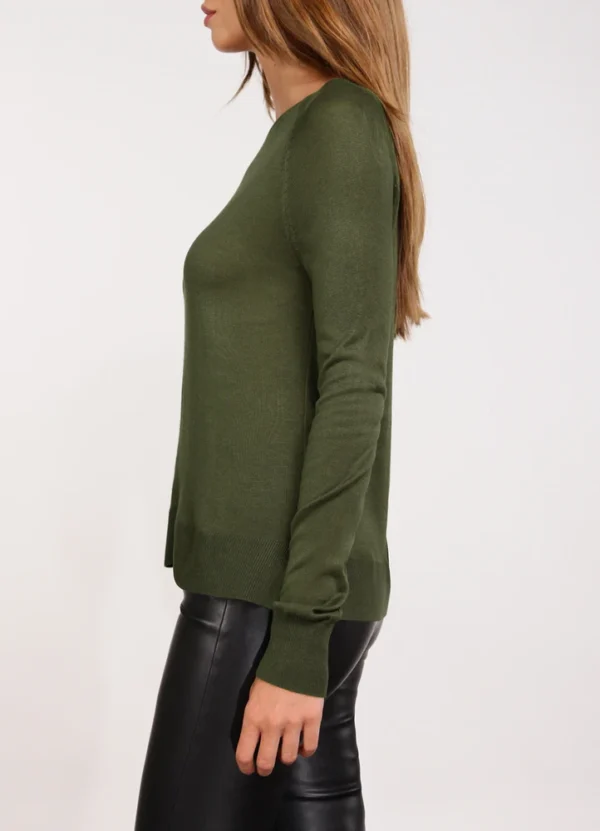 AWMWW24KNCNVI0515 3 24230 Round neck long sleeves loose sweater featuring side vents at the hem and ribbed trims.