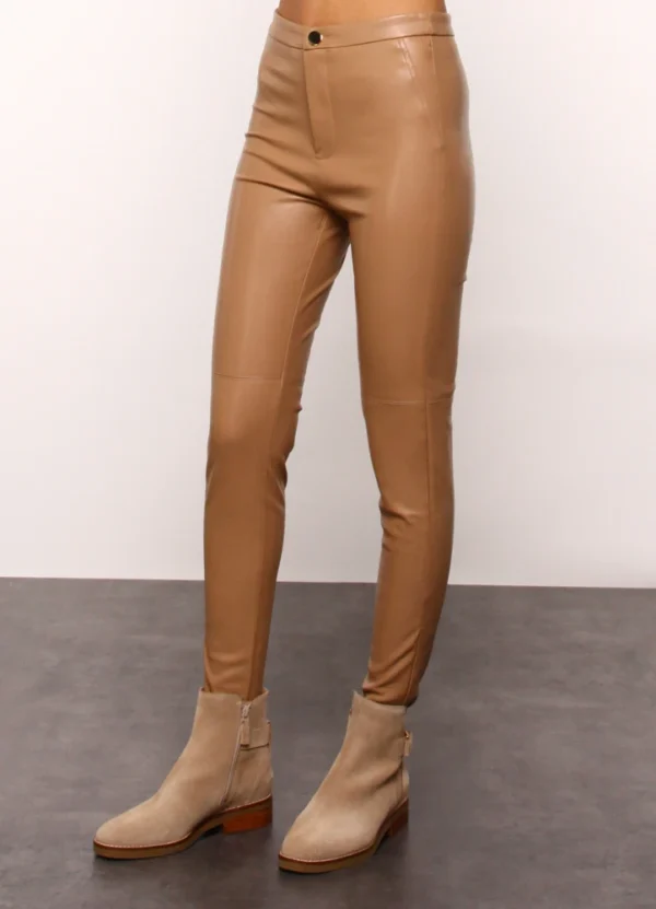 AWMWW24LGP3PU0116 2 23161 High-waist leggings featuring false front pockets. hems with invisible zips. zip fly and snap