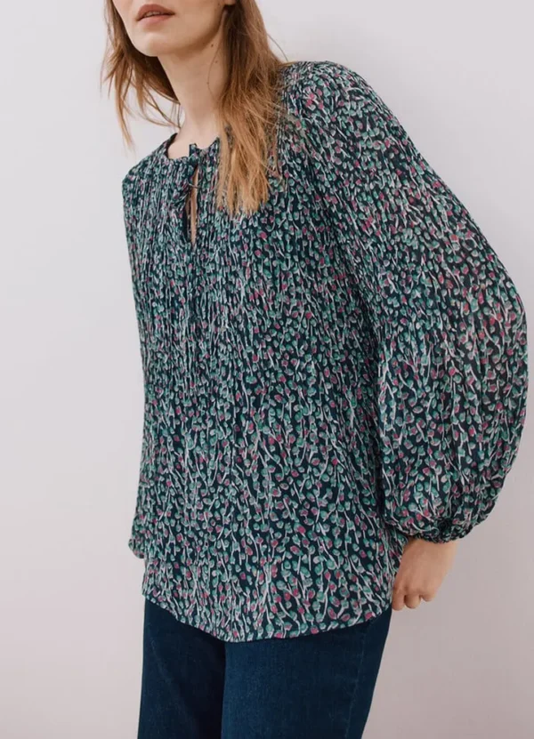 5709793 LS fluid bloude in V-neck with a cord, and all over pleats | Eshop GS | Jordan