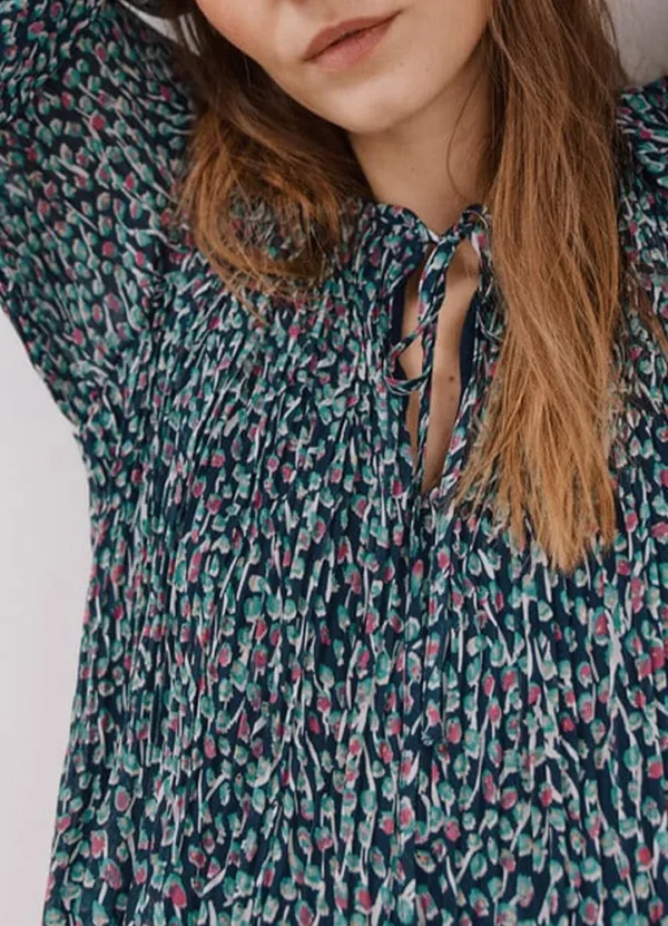 5709793 LS fluid bloude in V-neck with a cord, and all over pleats | Eshop GS | Jordan
