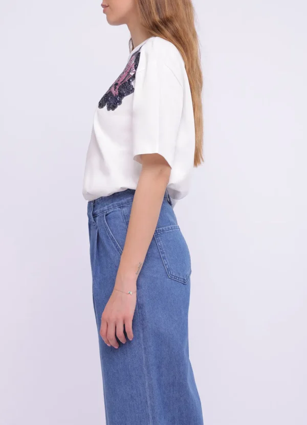 INS2501012MB SS crew neck t-shirt with a sequin flower on one side | Eshop GS | Jordan