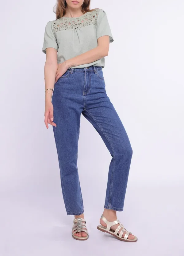 LT101/25190 SS crew neck textured blouse with crochet on yoke | Eshop GS | Jordan