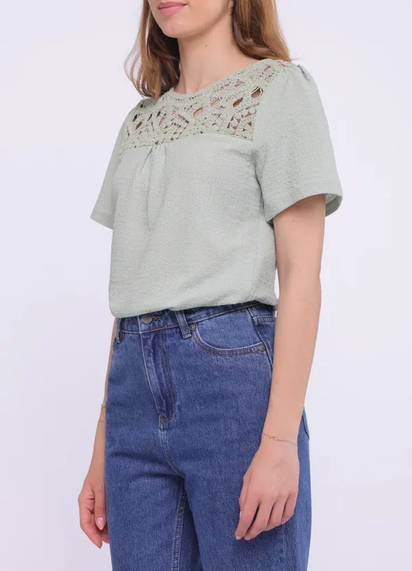 LT101/25190 SS crew neck textured blouse with crochet on yoke | Eshop GS | Jordan
