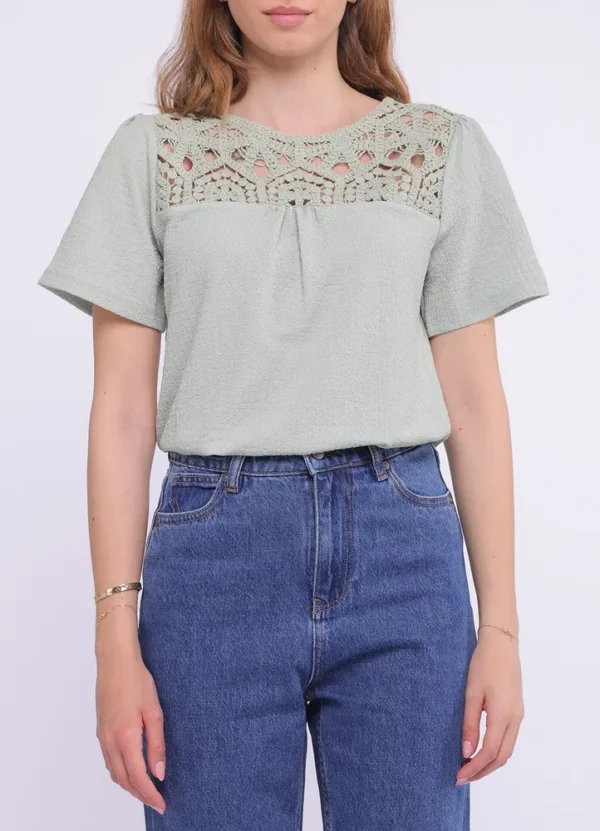 LT101/25190 SS crew neck textured blouse with crochet on yoke | Eshop GS | Jordan