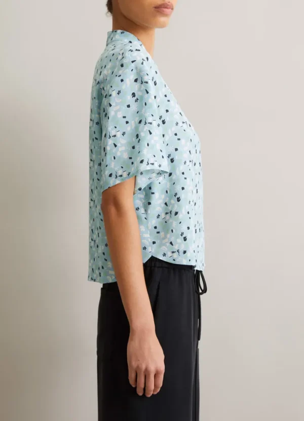 5000005881 SS mao neck AOP blue shirt | Eshop GS | Jordan